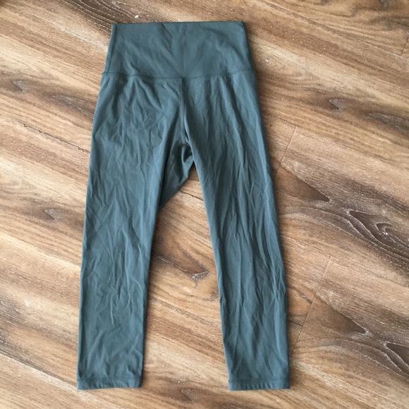 Buffbunny Collection Pants - BuffBunny Crop Leggings